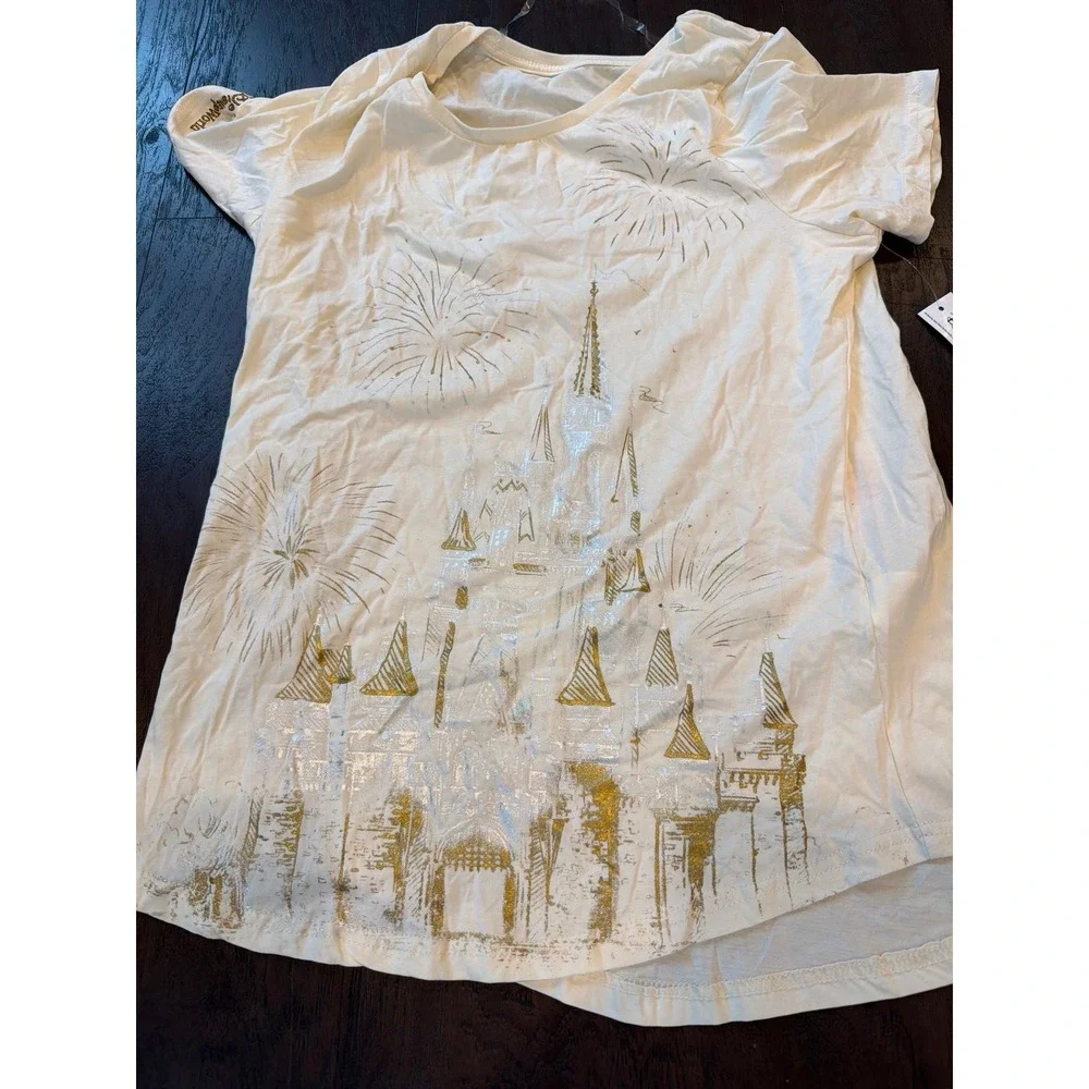 Walt Disney World Cinderella Castle Fireworks Graphic Tee‎ Medium nwt